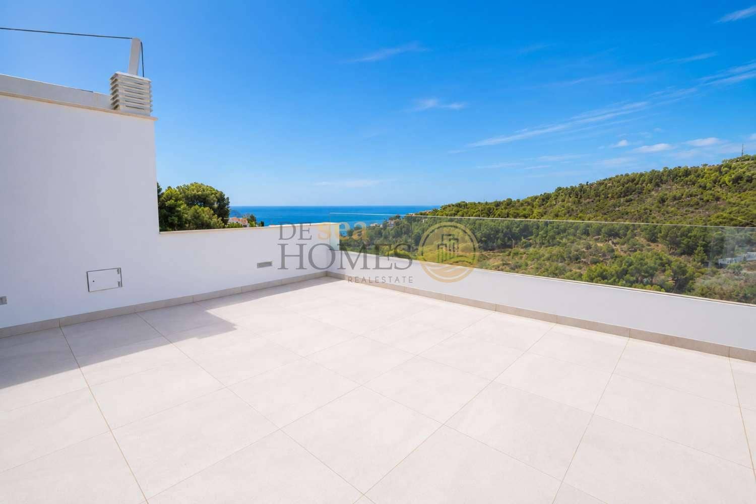 3 bedroom Villa for sale in La Herradura with pool - € 685,000 (Ref: 9939285)