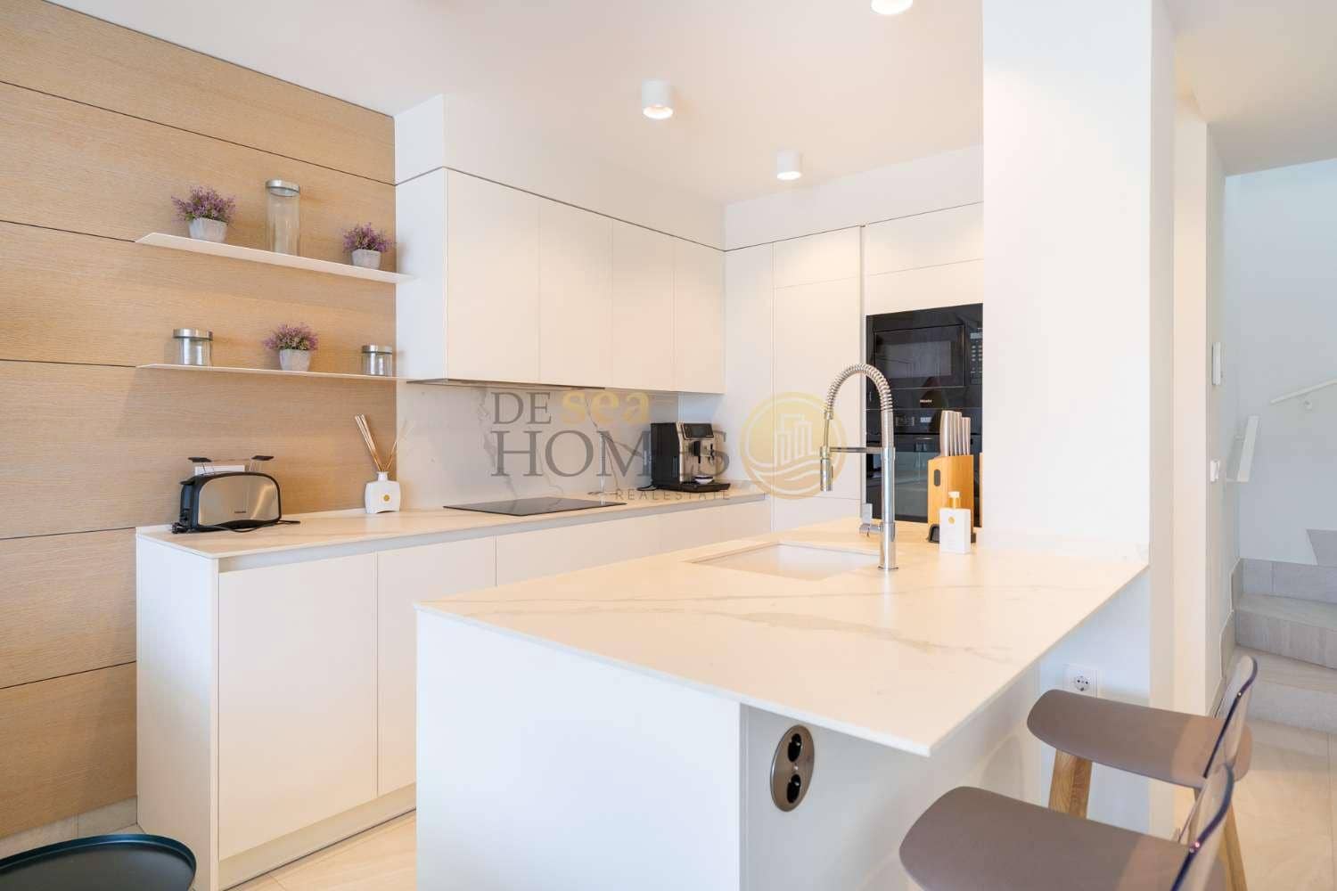 3 bedroom Villa for sale in La Herradura with pool - € 685,000 (Ref: 9939285)