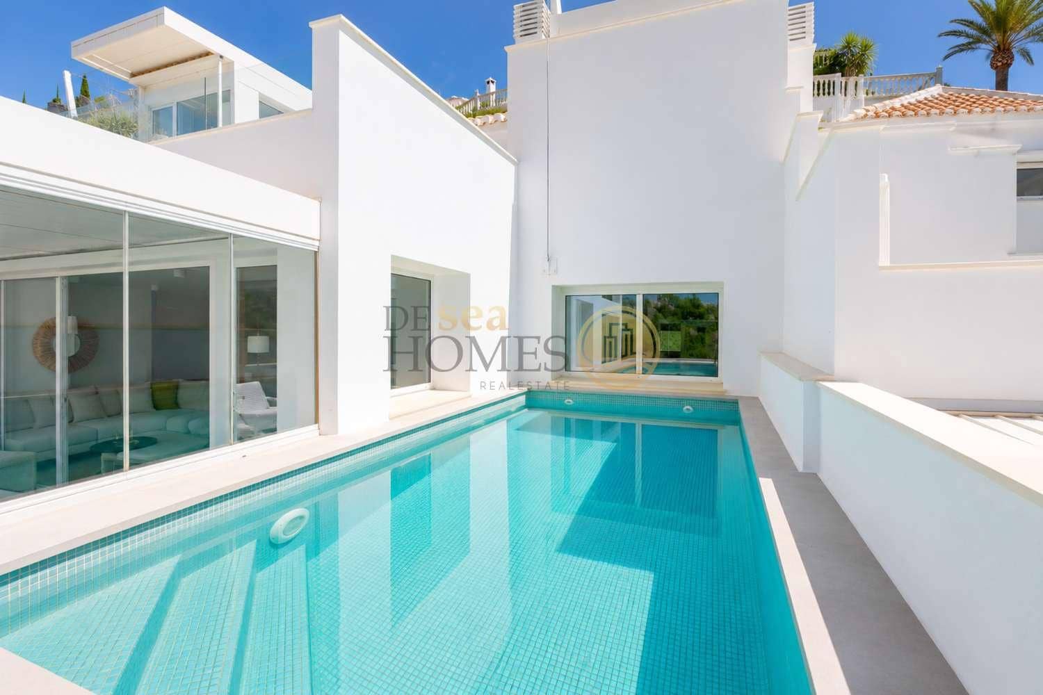3 bedroom Villa for sale in La Herradura with pool - € 685,000 (Ref: 9939285)