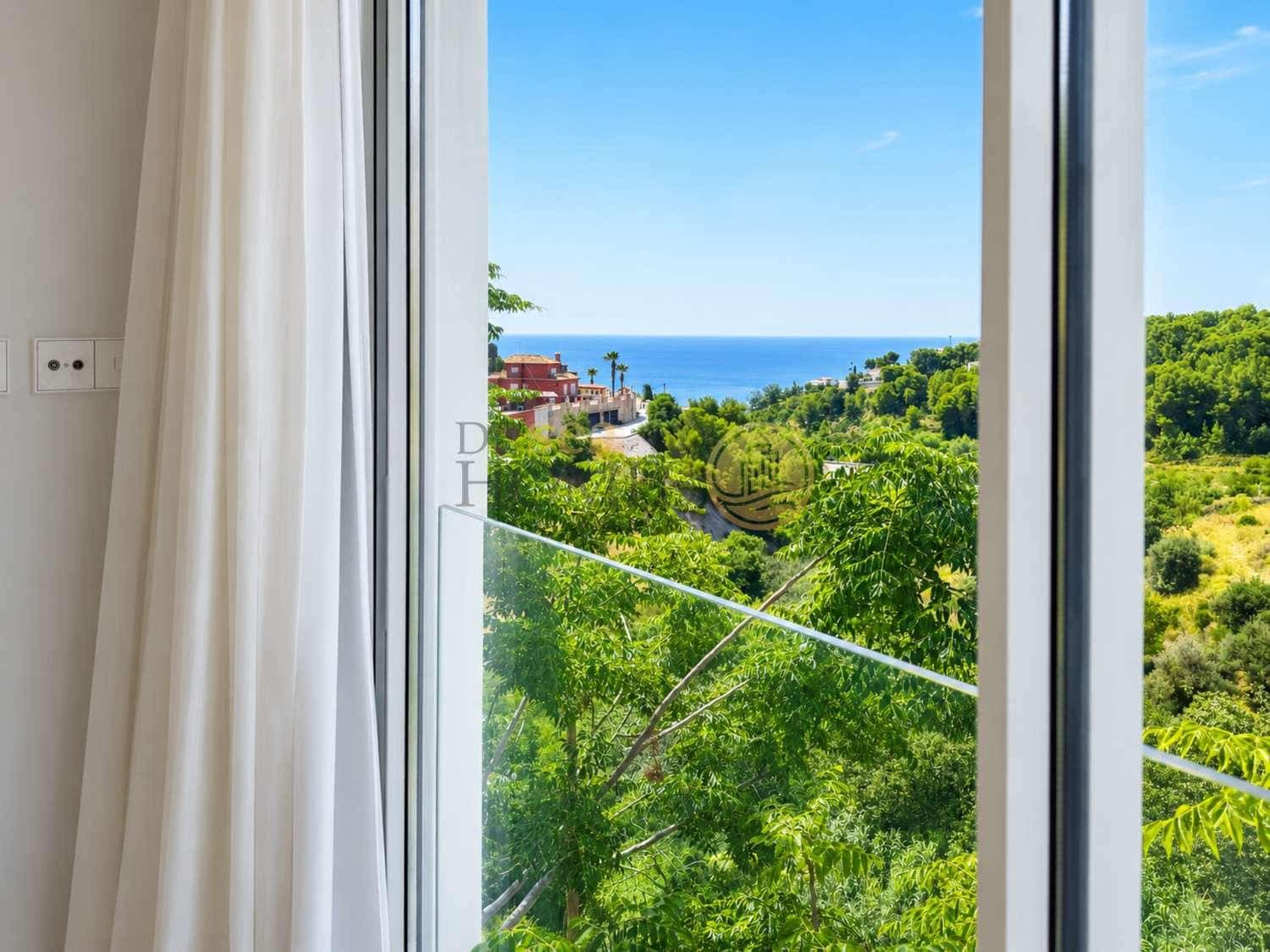 3 bedroom Villa for sale in La Herradura with pool - € 685,000 (Ref: 9939285)