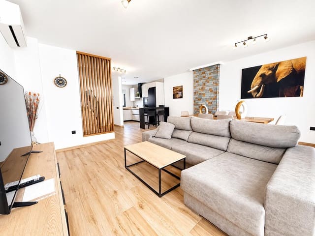 3 quarto Moradia em Banda para arrendar em Avda Pescia - Ctra de Frigiliana, Nerja com piscina - 2 250 € (Ref: 9972267)