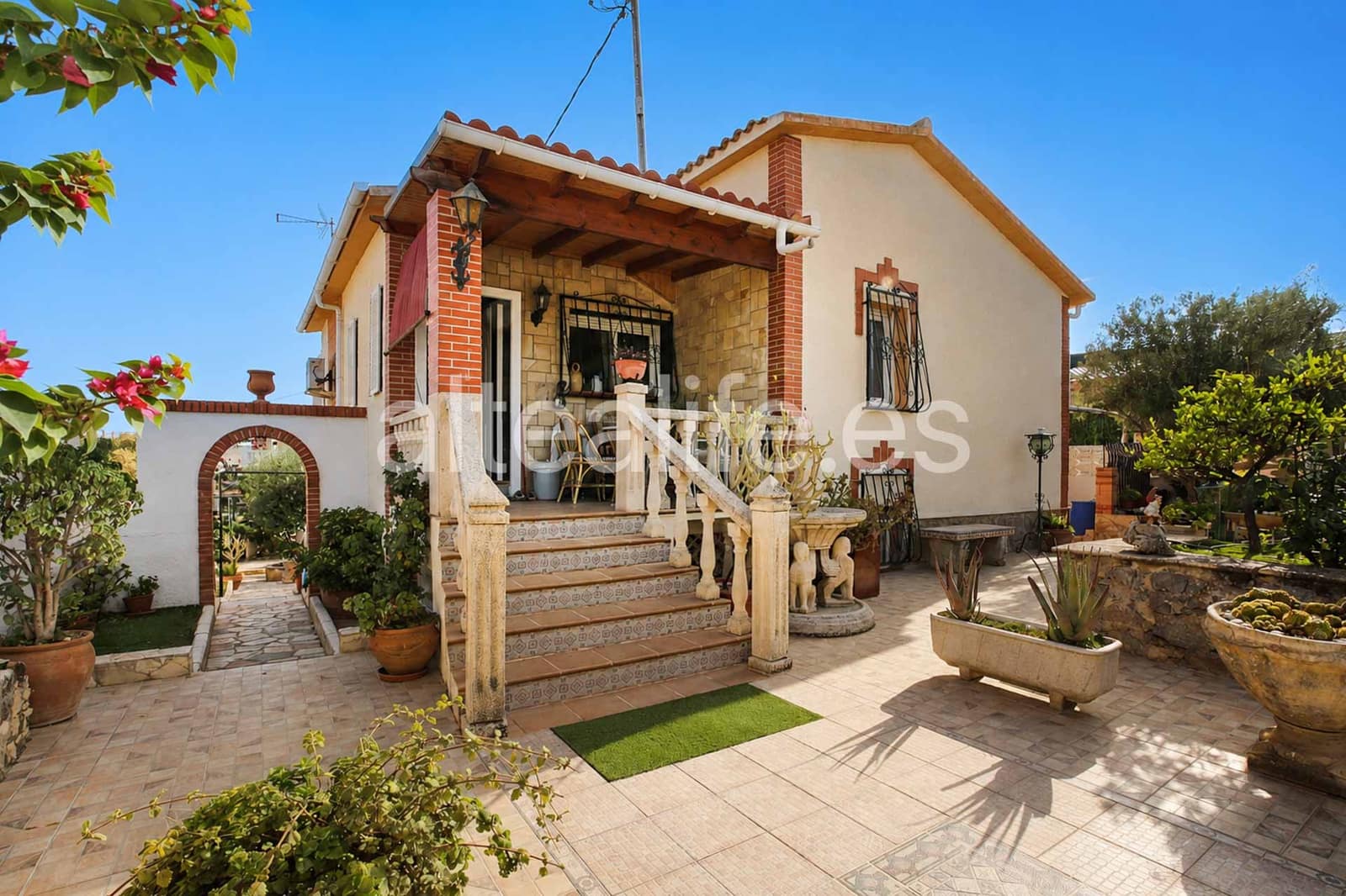 3 soveværelse Villa til salg i La Nucia med garage - € 425.000 (Ref: 10004319)