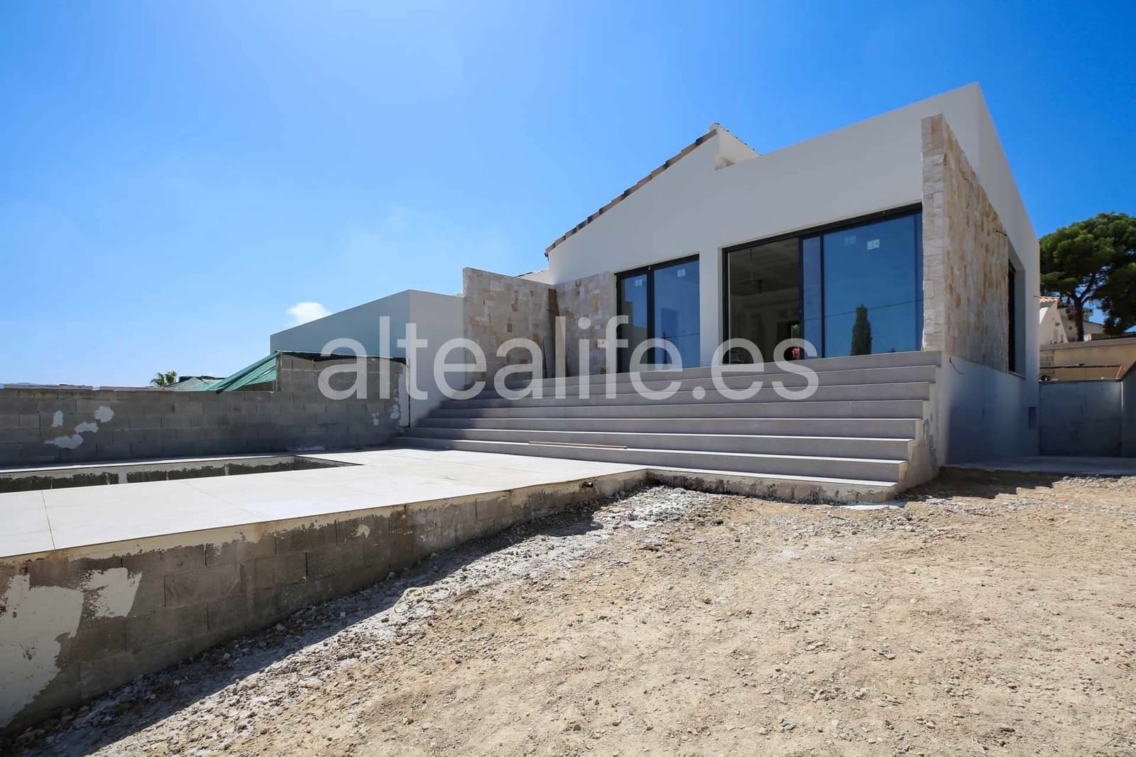 35 soverom Villa til salgs i La Nucia med svømmebasseng garasje - € 780 000 (Ref: 10093915)
