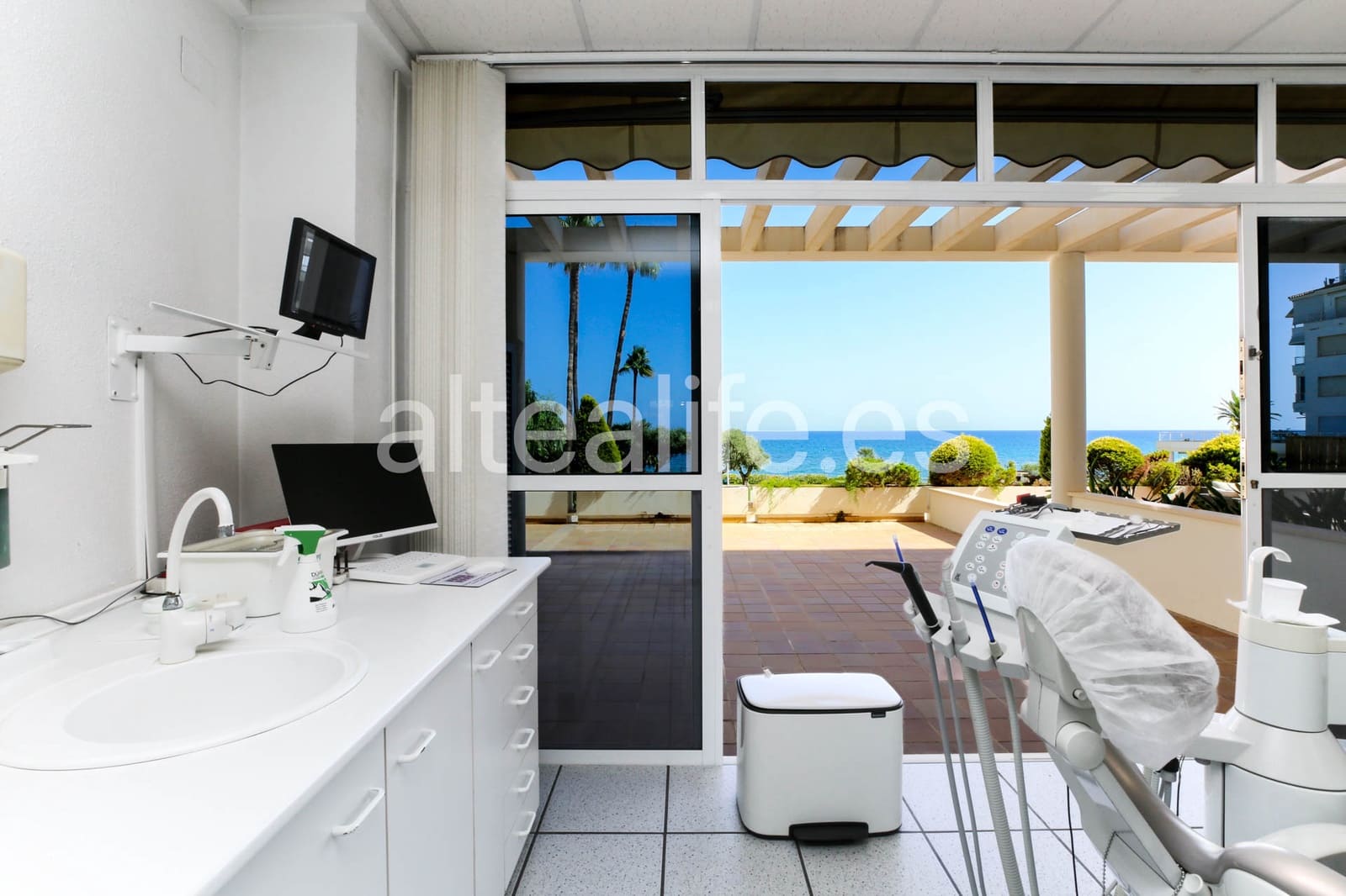 8 bedroom Commercial for sale in Altea - € 970,000 (Ref: 10100737)