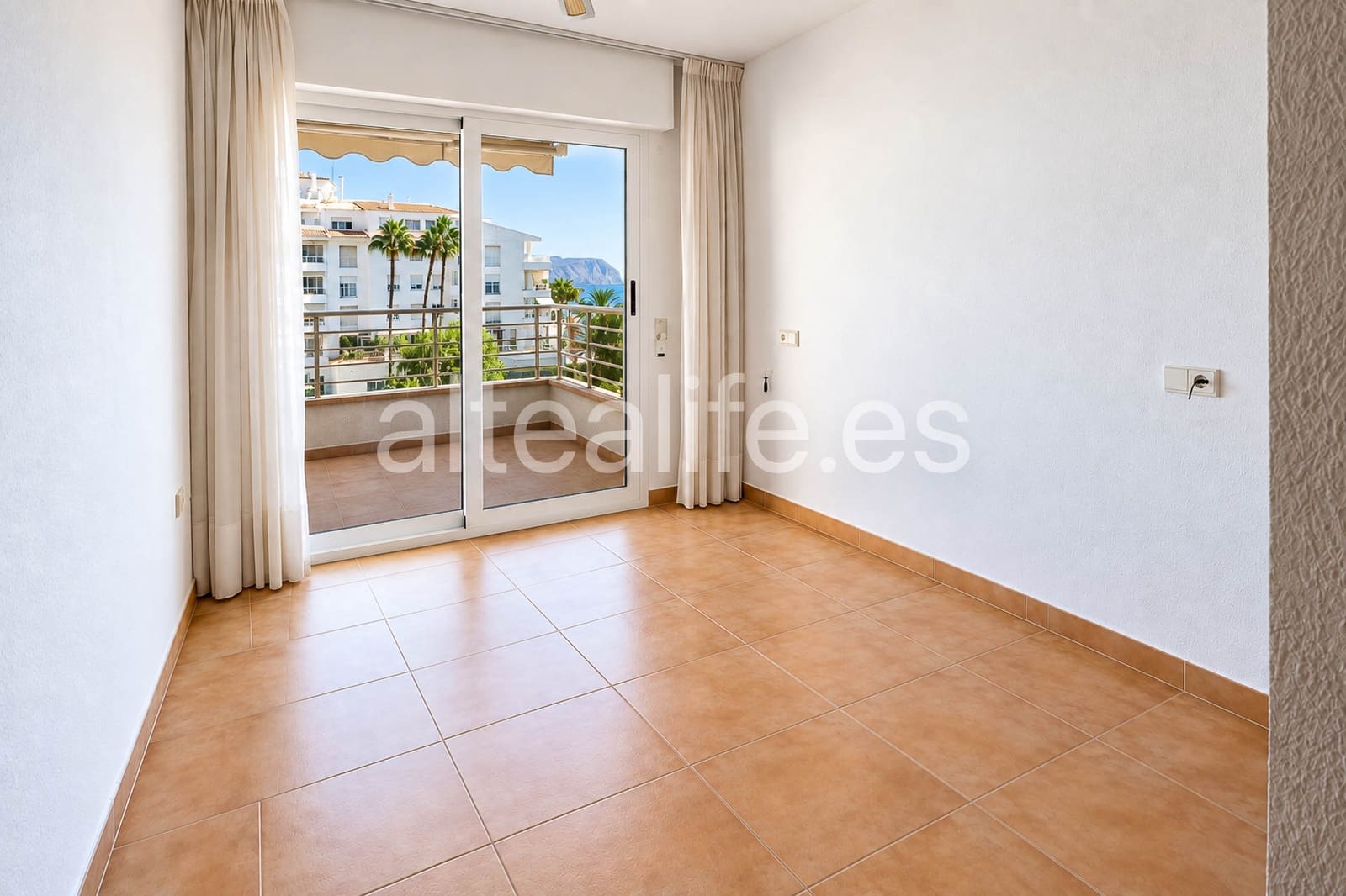 3 bedroom Apartment for rent in Altea with pool garage - € 1,200 (Ref: 10139949)