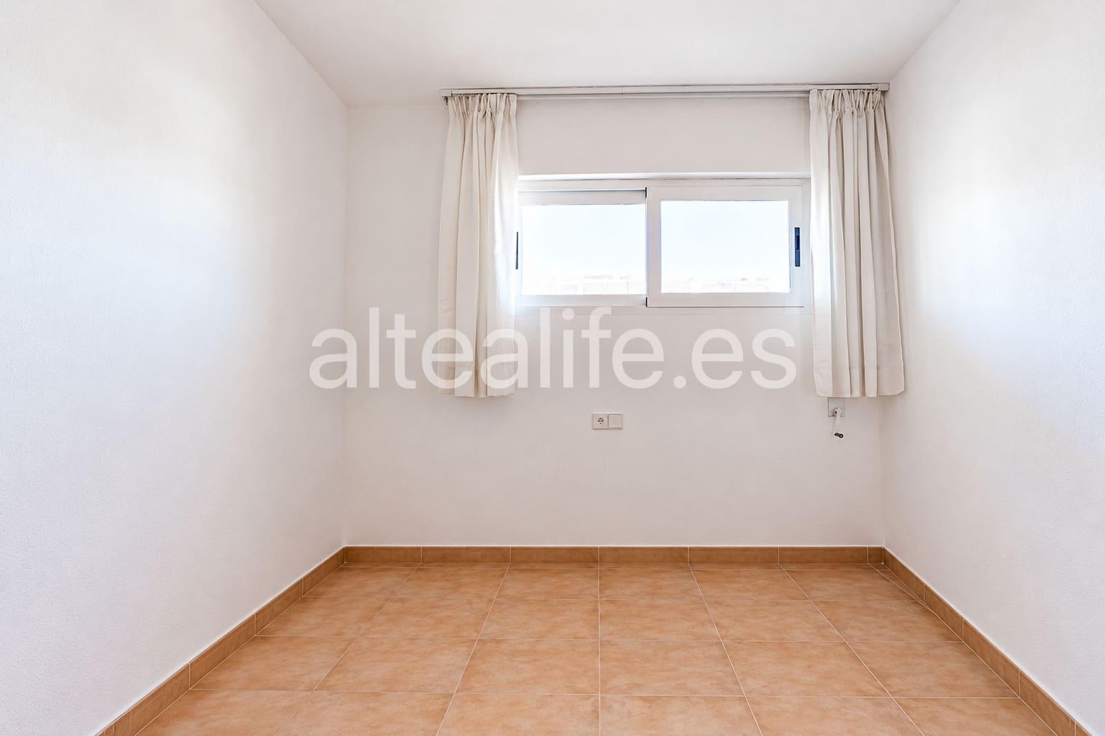 3 bedroom Apartment for rent in Altea with pool garage - € 1,200 (Ref: 10139949)