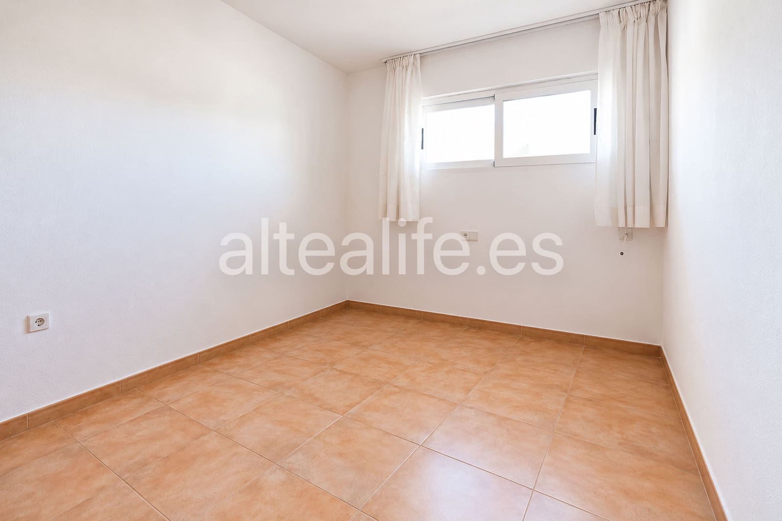 3 bedroom Apartment for rent in Altea with pool garage - € 1,200 (Ref: 10139949)