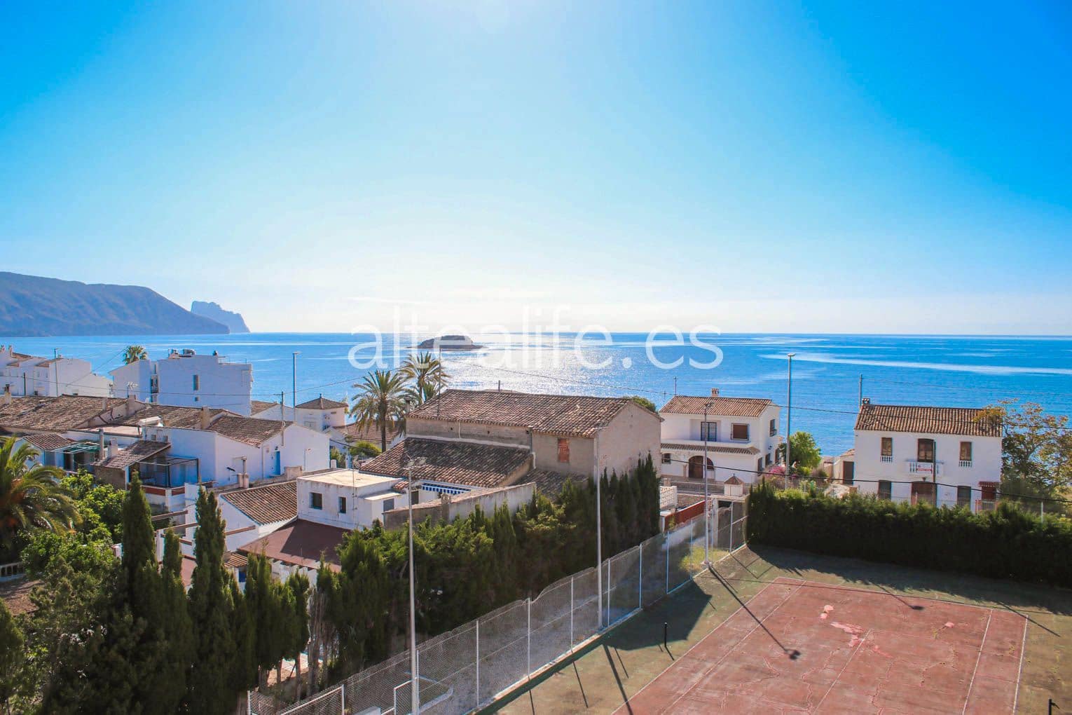 4 bedroom Villa for sale in Altea with pool - € 997,000 (Ref: 6979714)