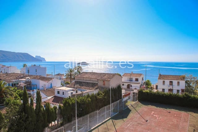 4 bedroom Villa for sale in Altea with pool - € 997,000 (Ref: 6979714)