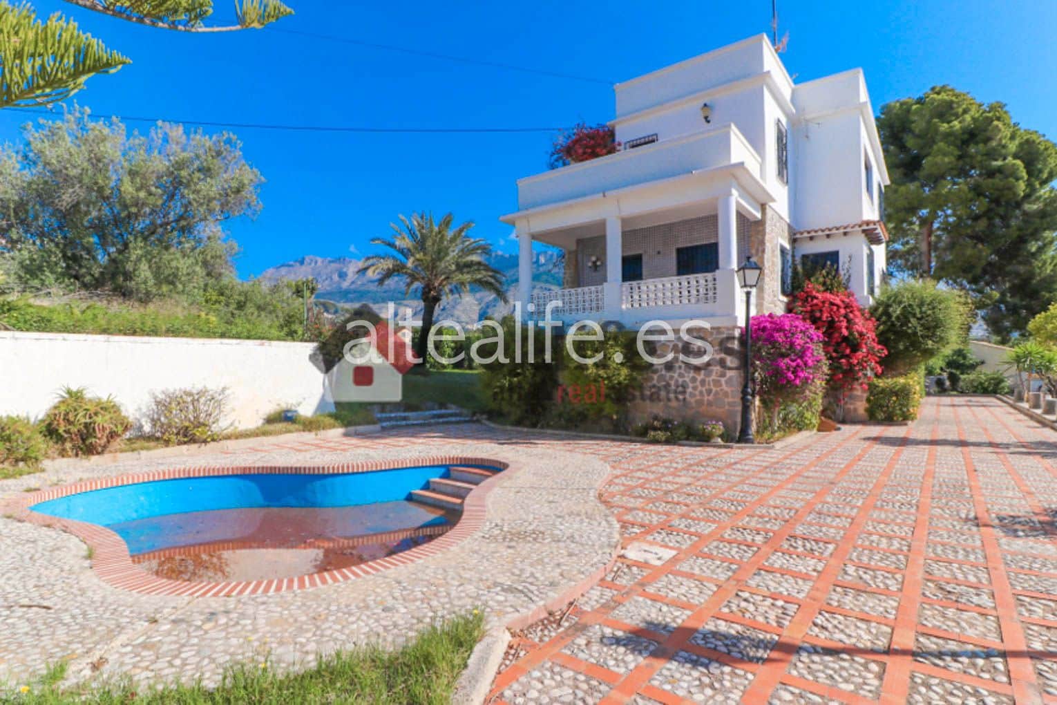 4 bedroom Villa for sale in Altea with pool - € 997,000 (Ref: 6979714)