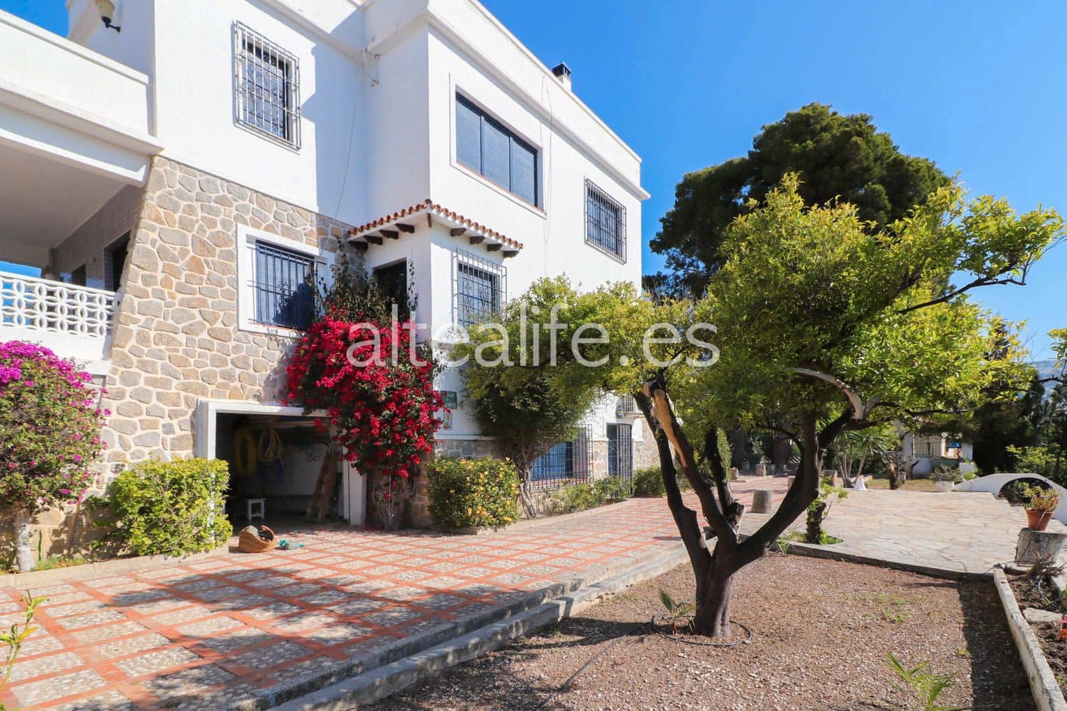 4 bedroom Villa for sale in Altea with pool - € 997,000 (Ref: 6979714)