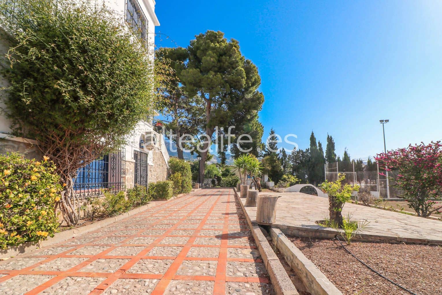 4 bedroom Villa for sale in Altea with pool - € 997,000 (Ref: 6979714)