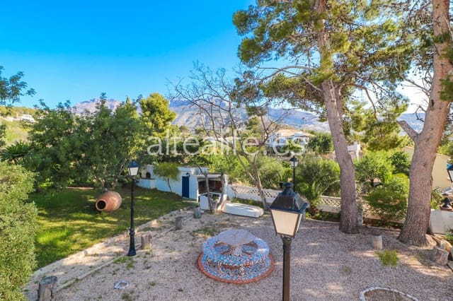 4 bedroom Villa for sale in Altea with pool - € 997,000 (Ref: 6979714)