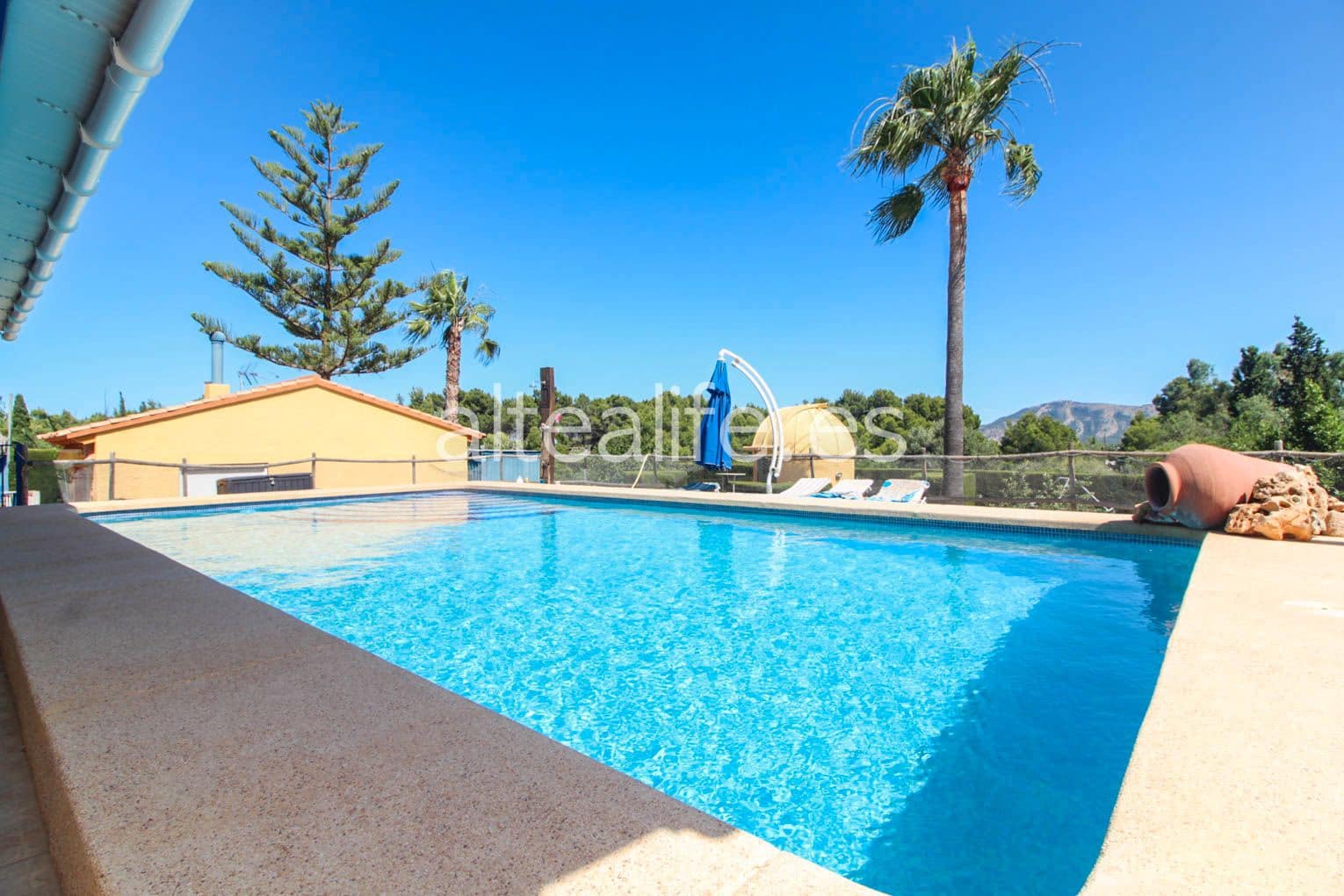 3 bedroom Villa for sale in Altea with pool - € 850,000 (Ref: 6981806)