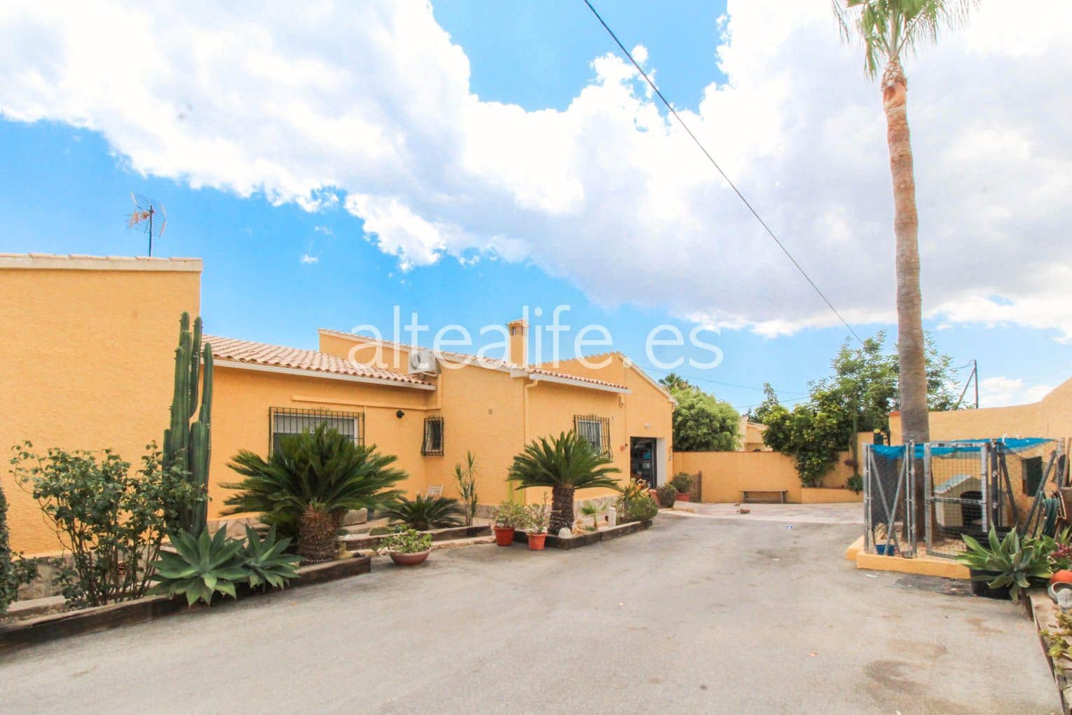 3 bedroom Villa for sale in Altea with pool - € 850,000 (Ref: 6981806)
