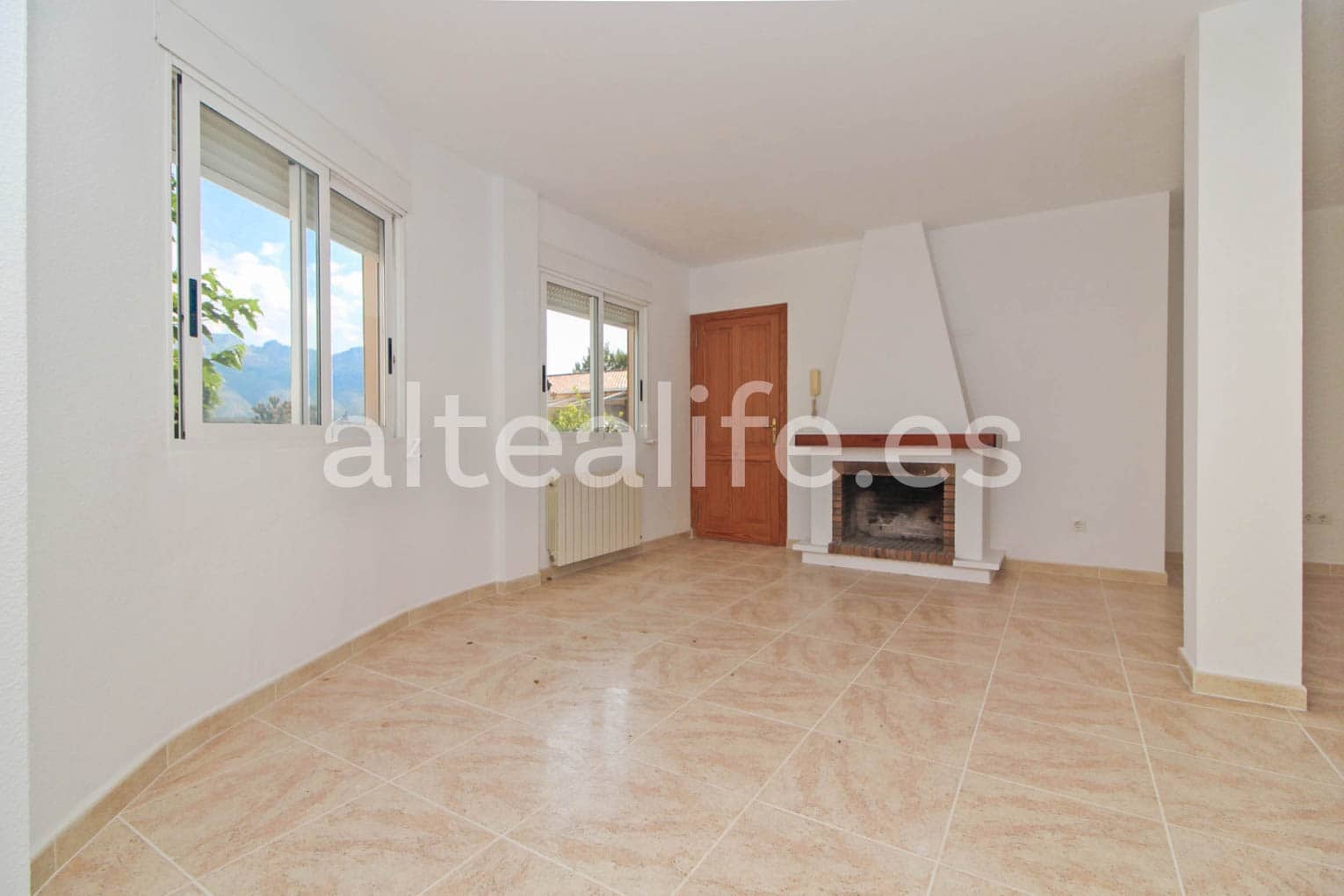 5 quarto Moradia para venda em La Nucia com piscina - 350 000 € (Ref: 7641698)