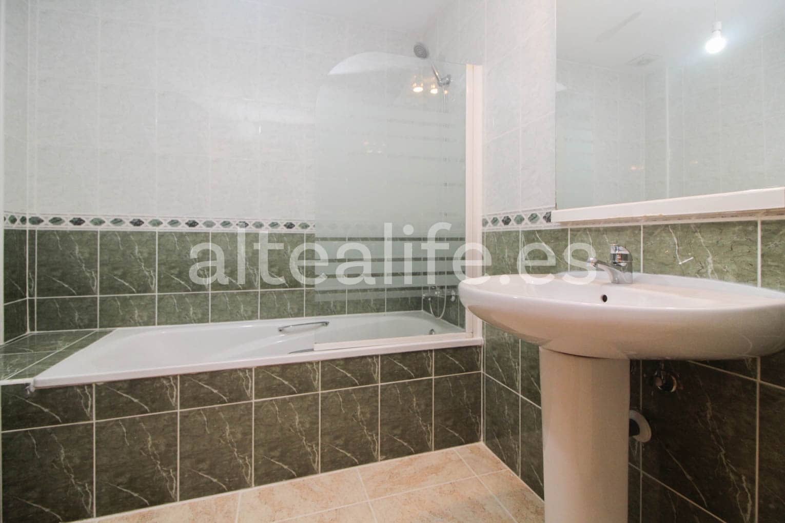 5 quarto Moradia para venda em La Nucia com piscina - 350 000 € (Ref: 7641698)