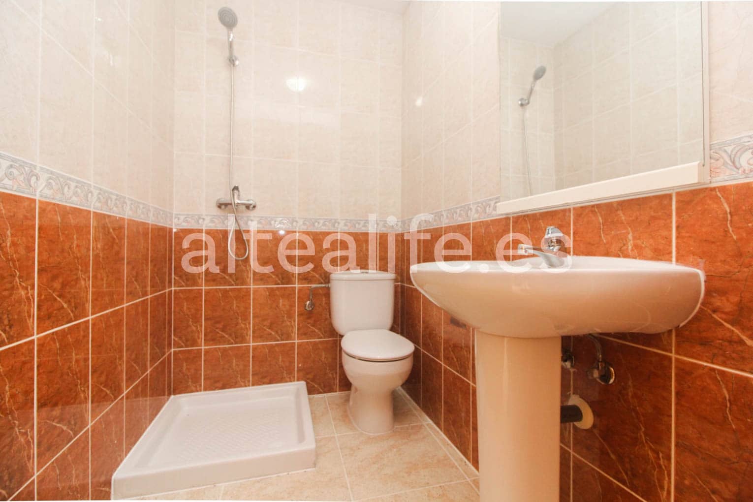 5 quarto Moradia para venda em La Nucia com piscina - 350 000 € (Ref: 7641698)