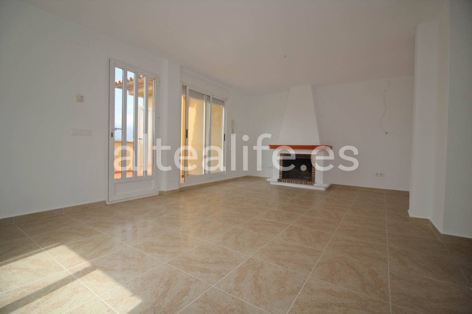 5 quarto Moradia para venda em La Nucia com piscina - 350 000 € (Ref: 7641698)