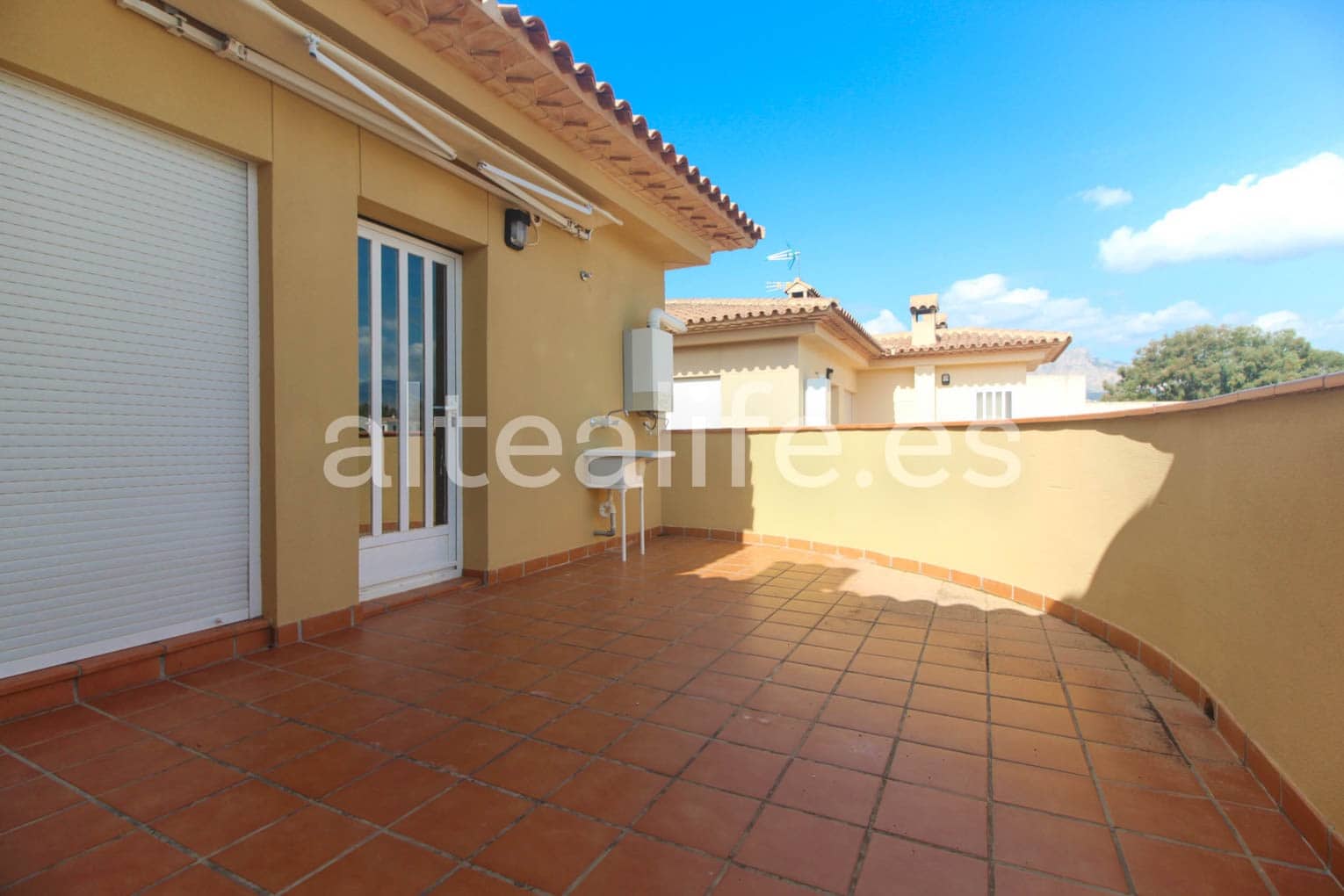 5 quarto Moradia para venda em La Nucia com piscina - 350 000 € (Ref: 7641698)