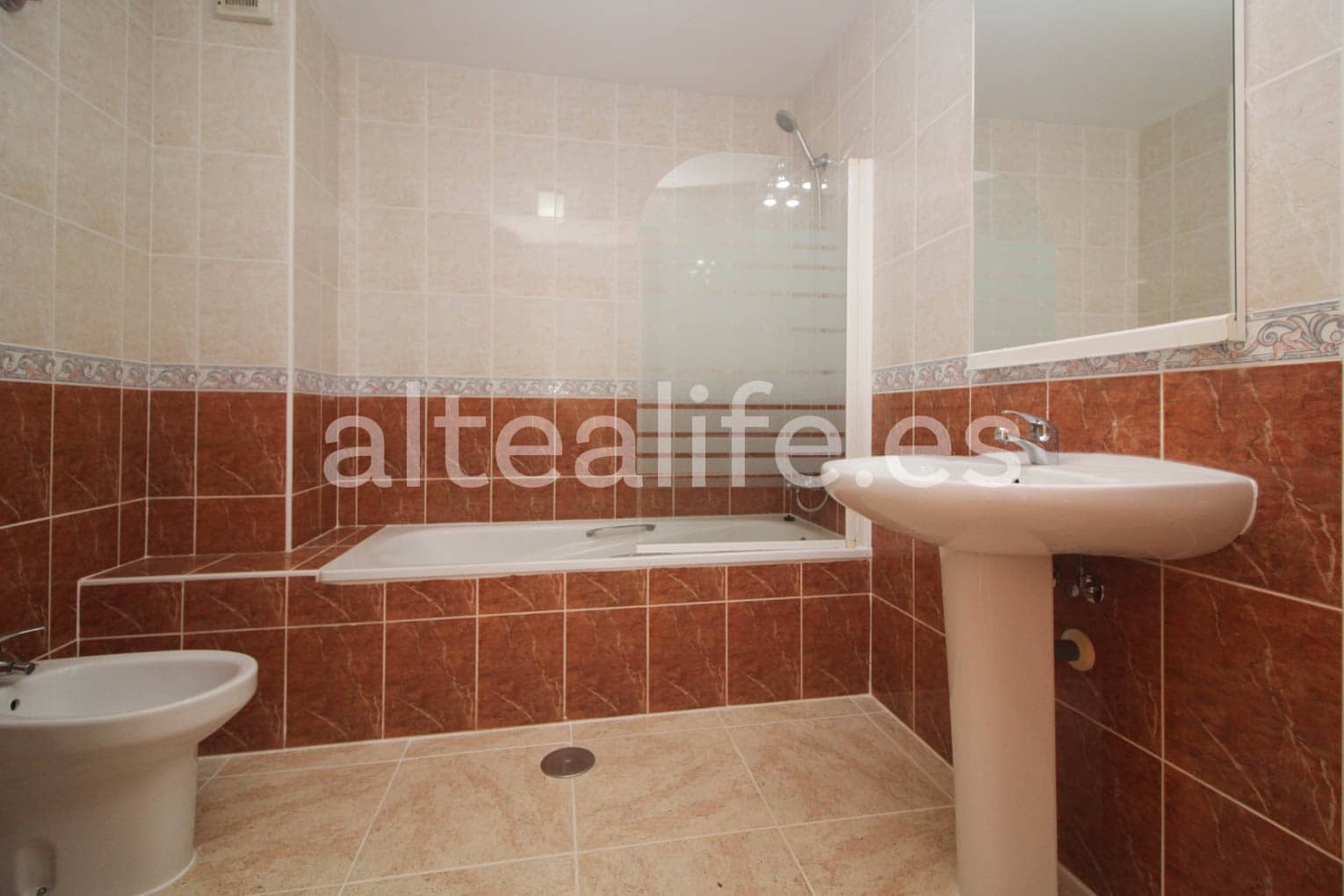 5 quarto Moradia para venda em La Nucia com piscina - 350 000 € (Ref: 7641698)