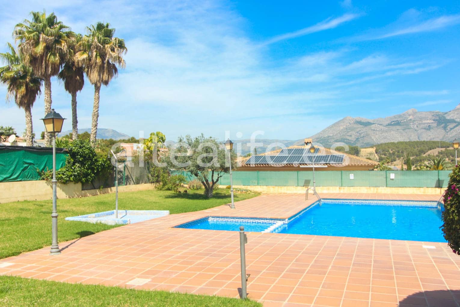 5 quarto Moradia para venda em La Nucia com piscina - 350 000 € (Ref: 7641698)
