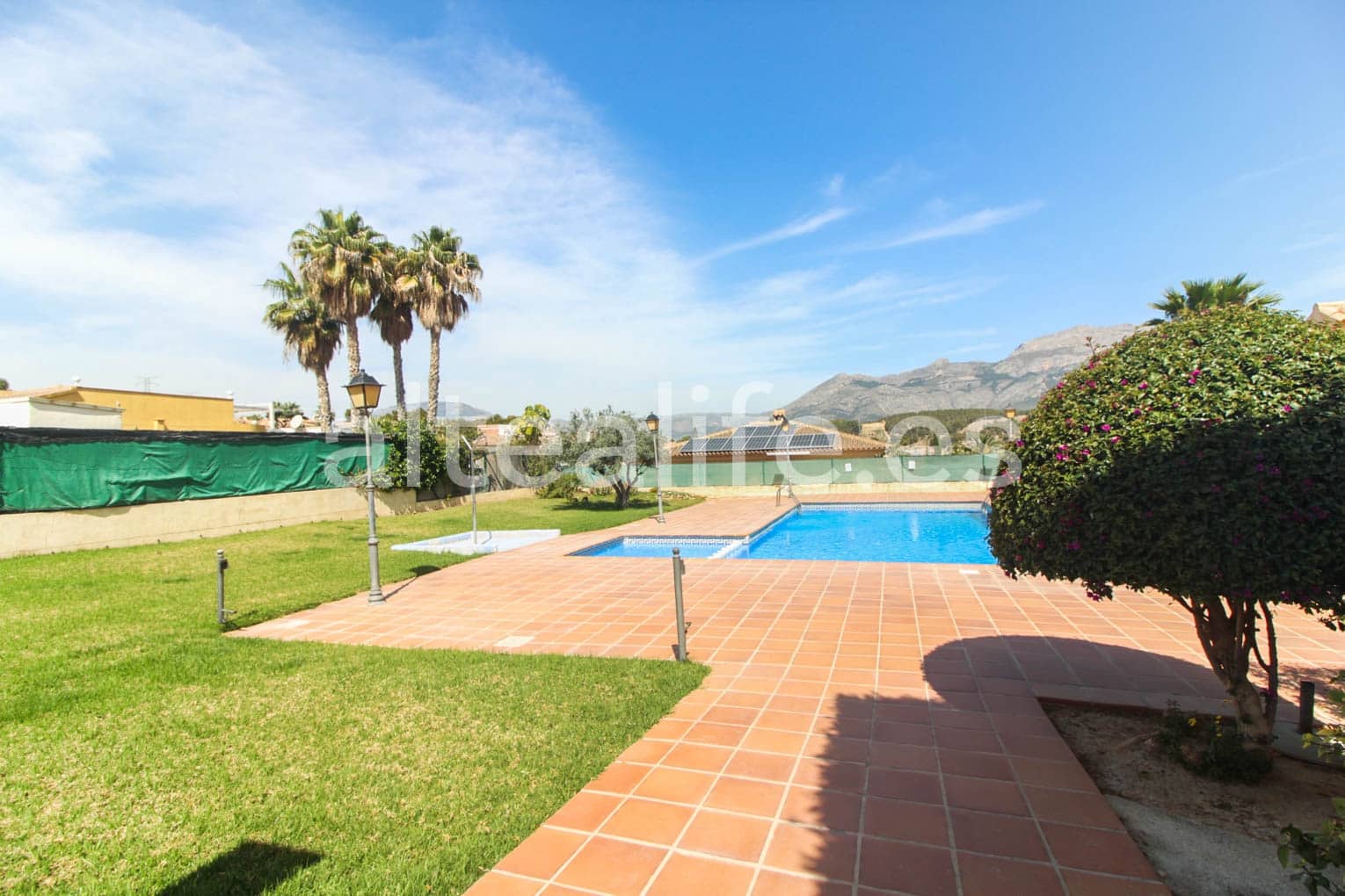 5 quarto Moradia para venda em La Nucia com piscina - 350 000 € (Ref: 7641698)