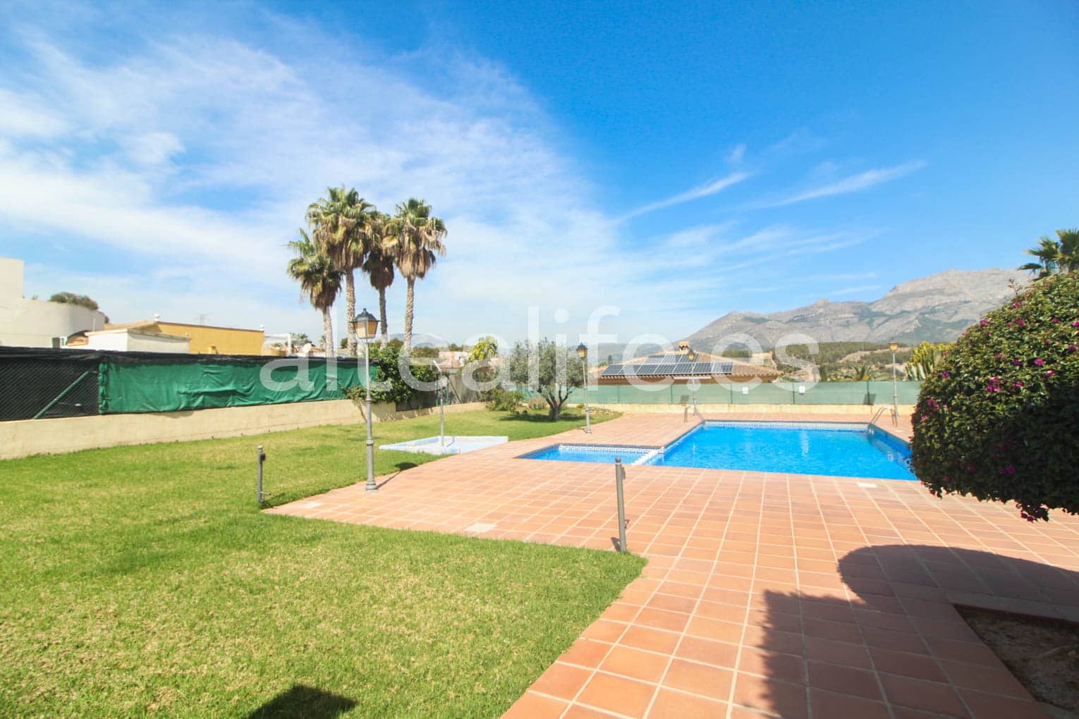 5 quarto Moradia para venda em La Nucia com piscina - 350 000 € (Ref: 7641698)