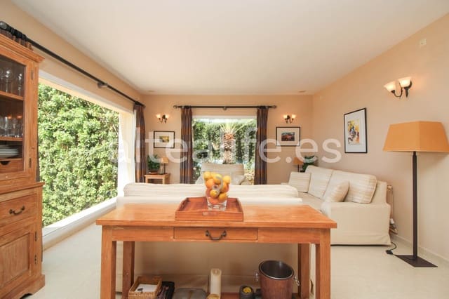 4 makuuhuone Huvila myytävänä paikassa Altea mukana uima-altaan 
autotalli - 1 500 000 € (Ref: 7724284)