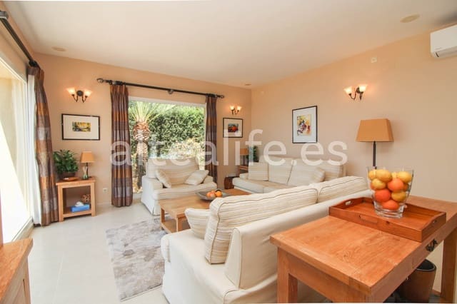 4 makuuhuone Huvila myytävänä paikassa Altea mukana uima-altaan 
autotalli - 1 500 000 € (Ref: 7724284)