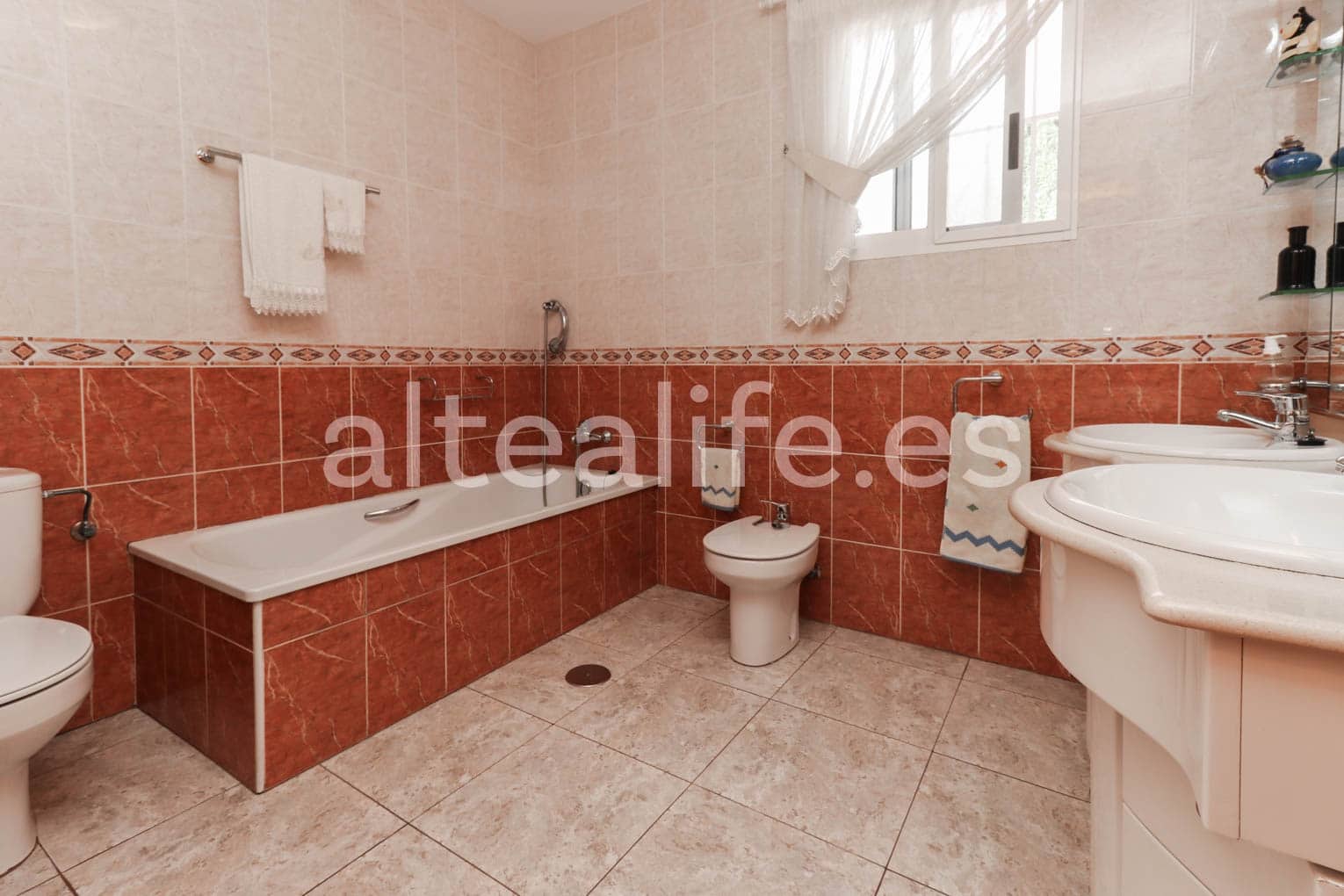 Moradia para venda em La Nucia com piscina garagem - 530 000 € (Ref: 7822642)