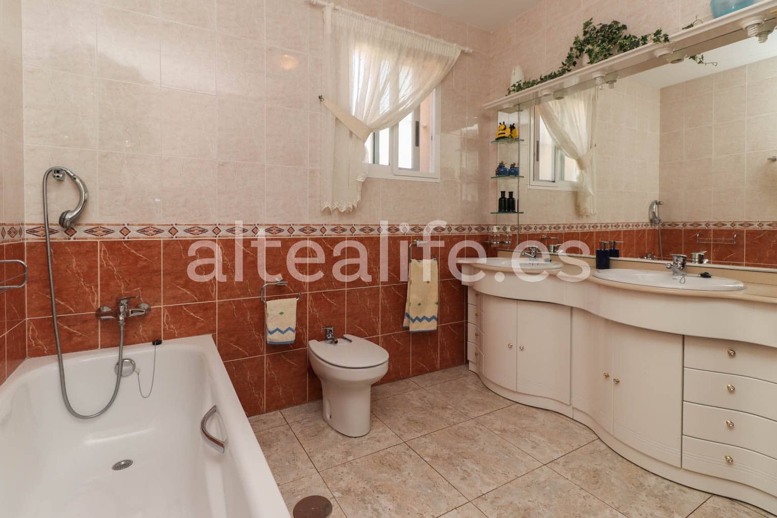 Moradia para venda em La Nucia com piscina garagem - 530 000 € (Ref: 7822642)