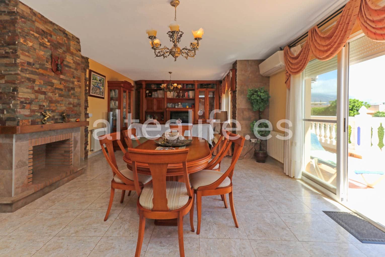 Moradia para venda em La Nucia com piscina garagem - 530 000 € (Ref: 7822642)