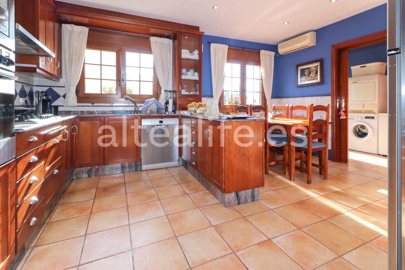 6 bedroom Townhouse for sale in La Nucia with pool garage - € 840,000 (Ref: 7935413)