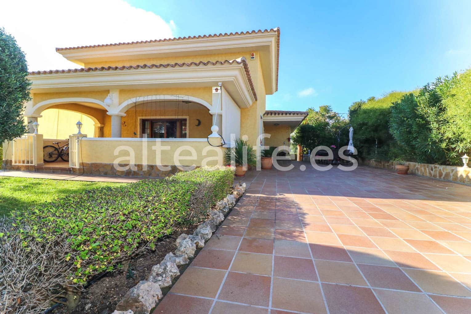 6 bedroom Townhouse for sale in La Nucia with pool garage - € 840,000 (Ref: 7935413)
