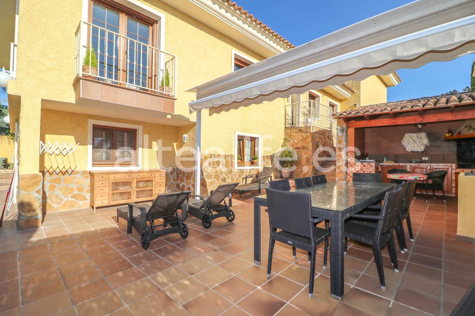 6 bedroom Townhouse for sale in La Nucia with pool garage - € 840,000 (Ref: 7935413)