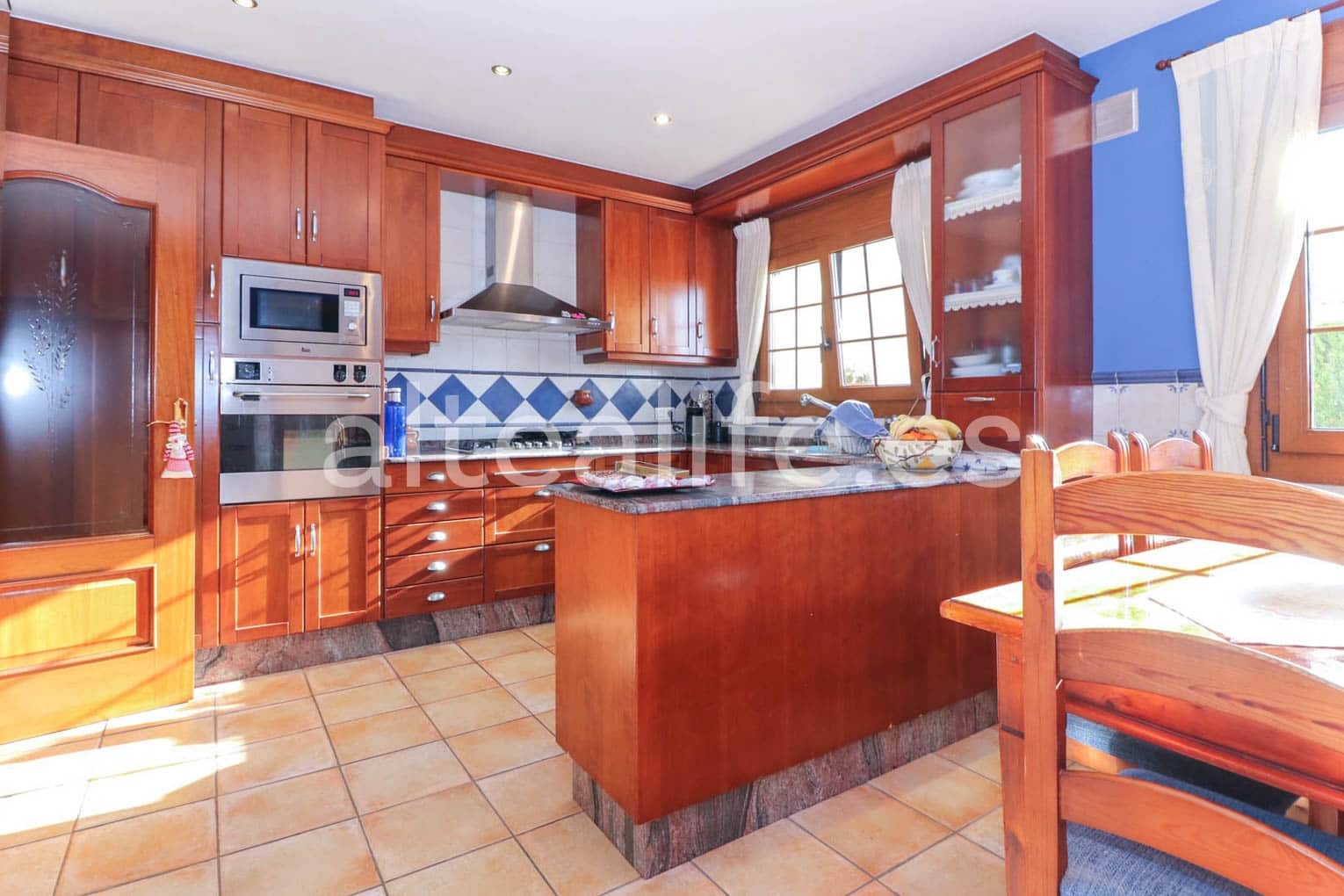 6 bedroom Townhouse for sale in La Nucia with pool garage - € 840,000 (Ref: 7935413)