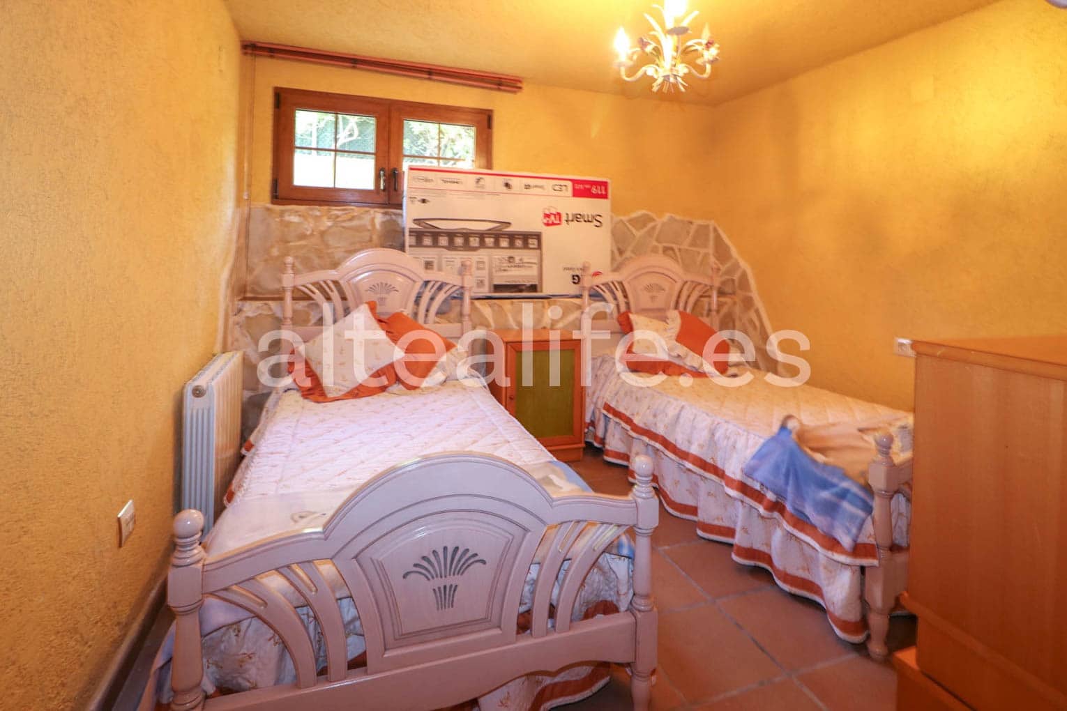 6 bedroom Townhouse for sale in La Nucia with pool garage - € 840,000 (Ref: 7935413)