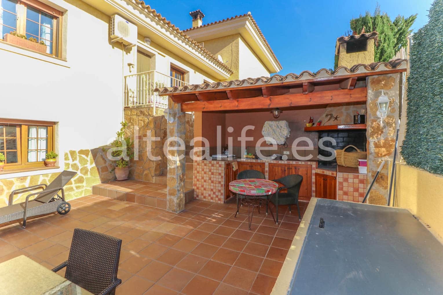6 bedroom Townhouse for sale in La Nucia with pool garage - € 840,000 (Ref: 7935413)
