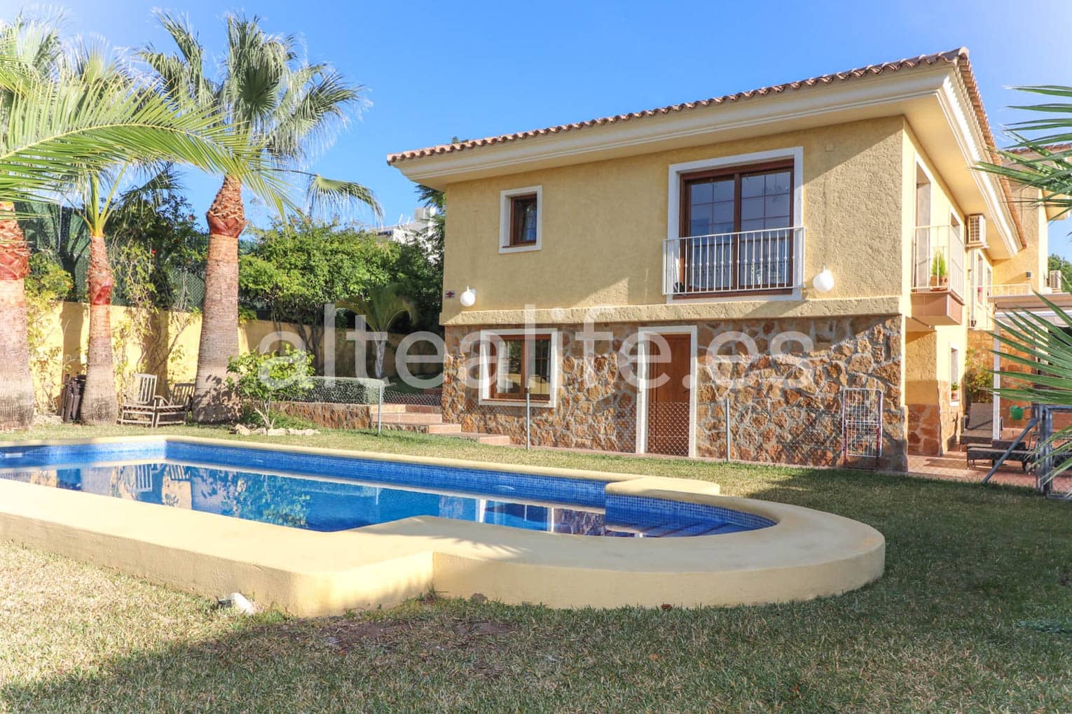 6 bedroom Townhouse for sale in La Nucia with pool garage - € 840,000 (Ref: 7935413)