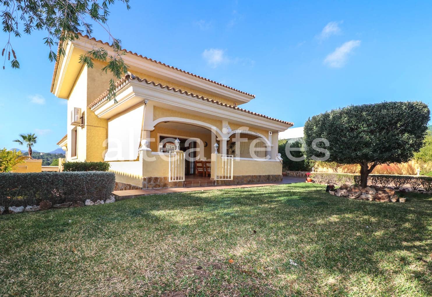 6 bedroom Townhouse for sale in La Nucia with pool garage - € 840,000 (Ref: 7935413)