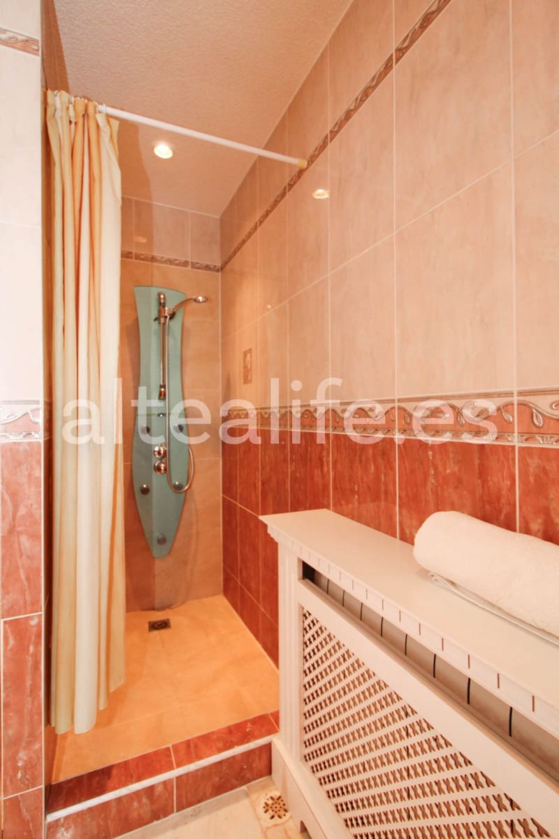 9 soverom Villa til salgs i La Nucia med svømmebasseng garasje - € 1 250 000 (Ref: 8271275)