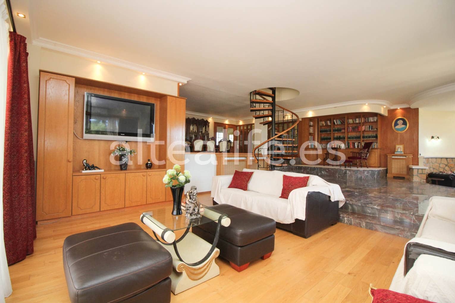 9 soverom Villa til salgs i La Nucia med svømmebasseng garasje - € 1 250 000 (Ref: 8271275)