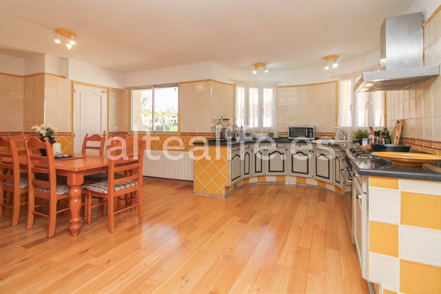 9 soverom Villa til salgs i La Nucia med svømmebasseng garasje - € 1 250 000 (Ref: 8271275)