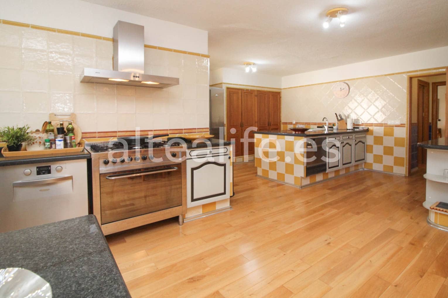 9 soverom Villa til salgs i La Nucia med svømmebasseng garasje - € 1 250 000 (Ref: 8271275)