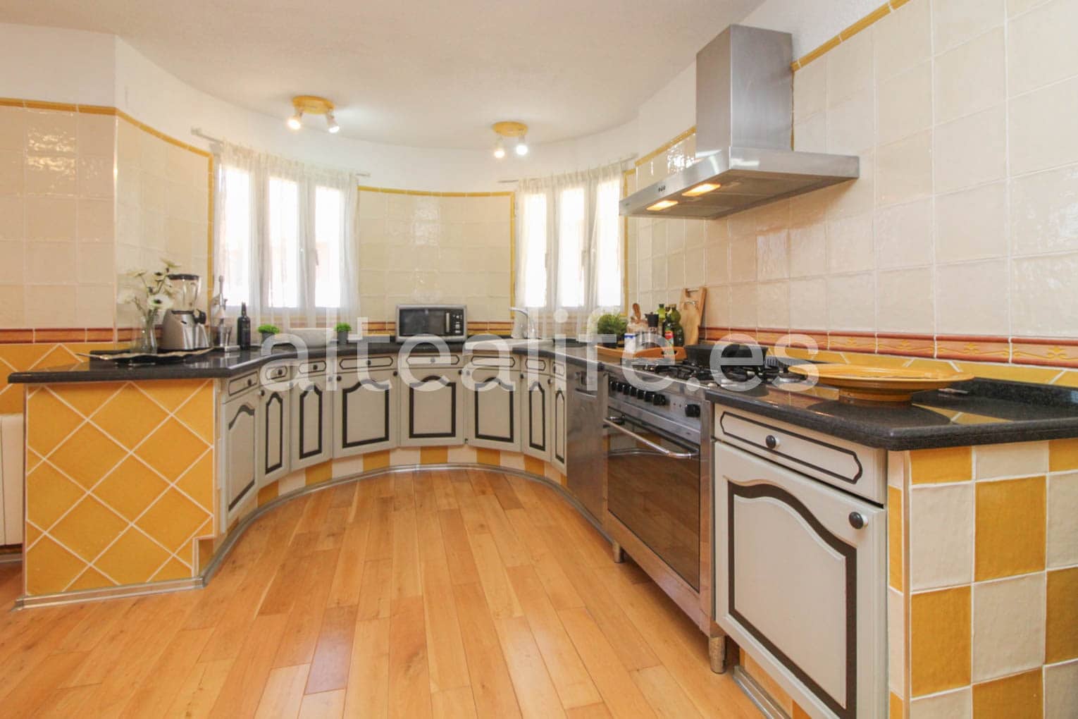 9 soverom Villa til salgs i La Nucia med svømmebasseng garasje - € 1 250 000 (Ref: 8271275)