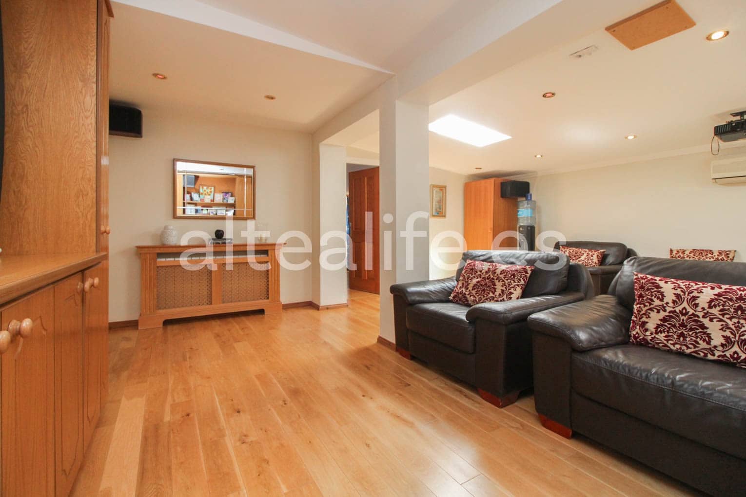 9 soverom Villa til salgs i La Nucia med svømmebasseng garasje - € 1 250 000 (Ref: 8271275)