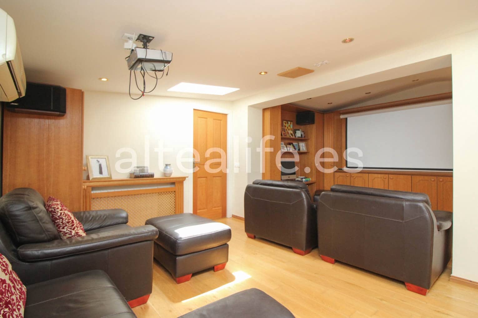 9 soverom Villa til salgs i La Nucia med svømmebasseng garasje - € 1 250 000 (Ref: 8271275)