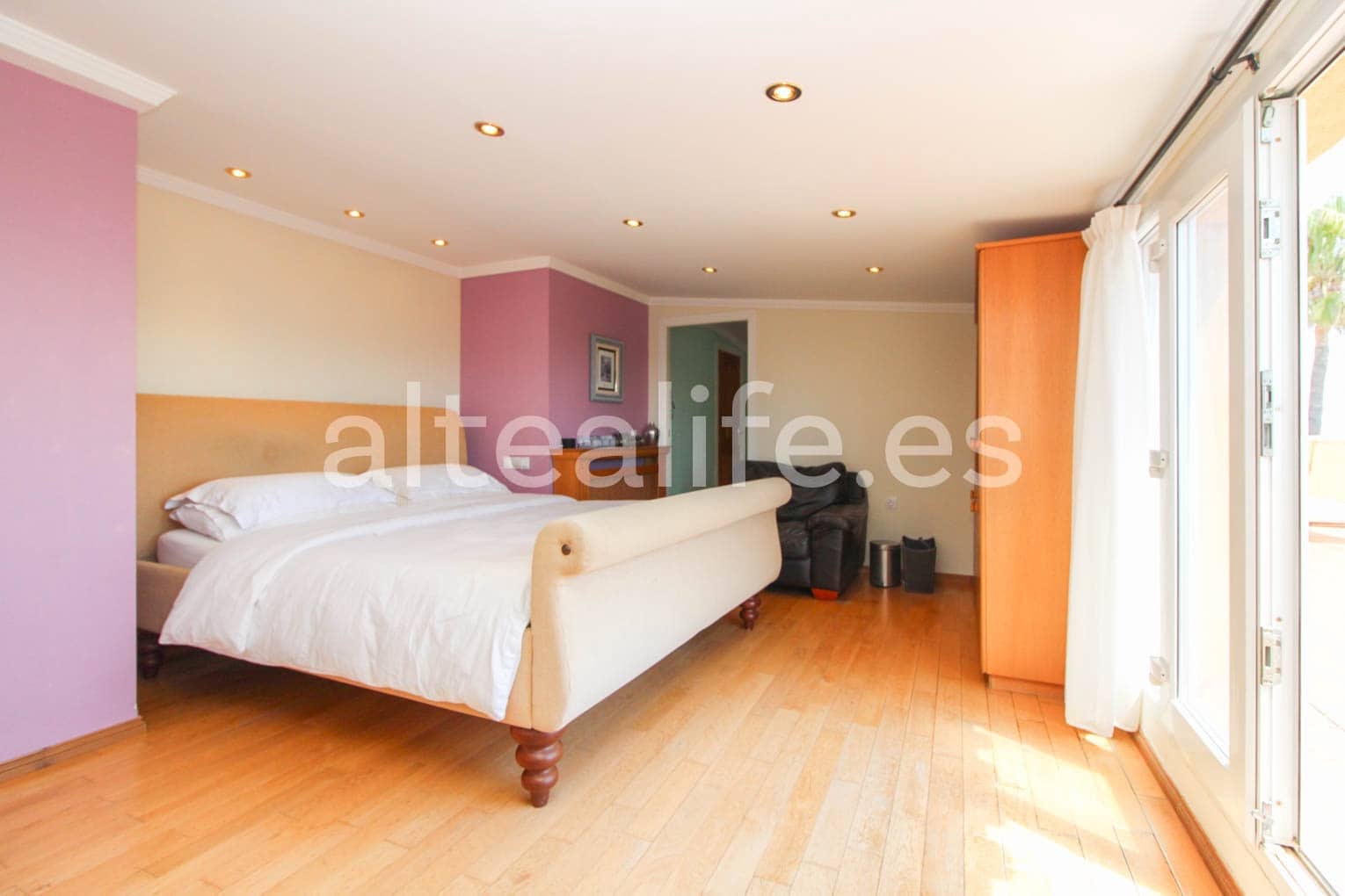 9 soverom Villa til salgs i La Nucia med svømmebasseng garasje - € 1 250 000 (Ref: 8271275)