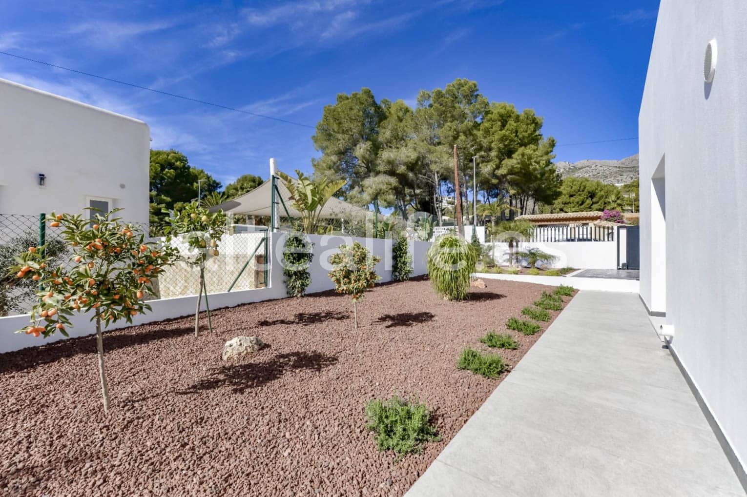 4 sypialnia Dom na sprzedaż w Altea z basenem garażem - 995 000 € (Ref: 8321873)